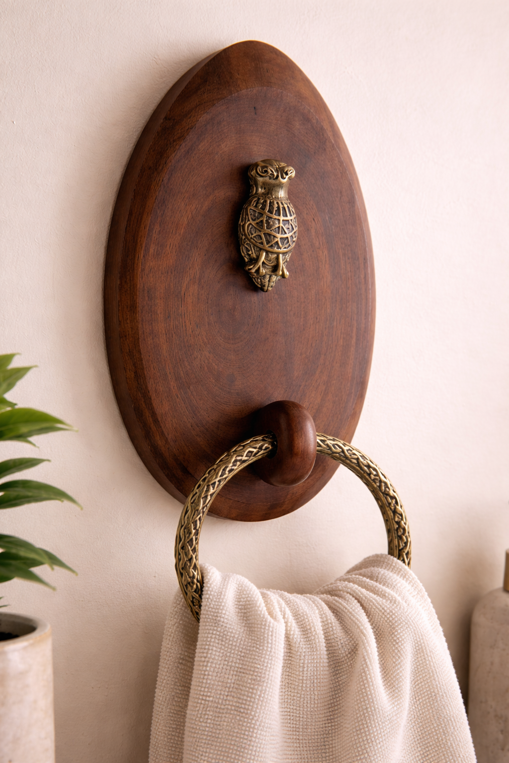 The Owl Towel Holder