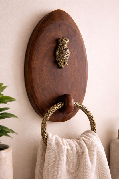 The Owl Towel Holder